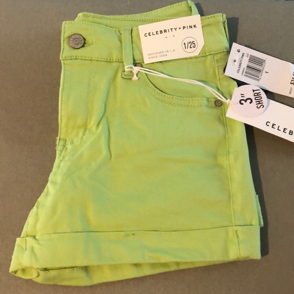 👛Green shorts